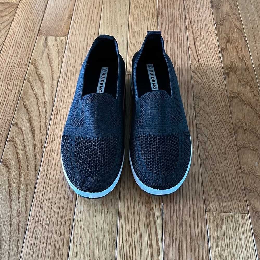 Ruideng Slip On Sneakers